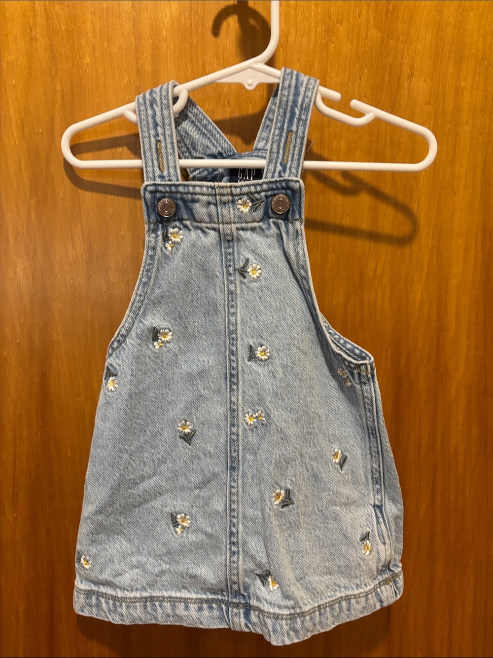 💙 3 FOR $22 
GAP Light Blue Denim Overall Dress with Daisy Embroidery